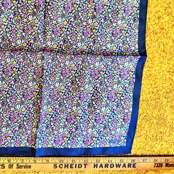 Daniel Cremieux Other - Cremieux 100% silk pocket scarf